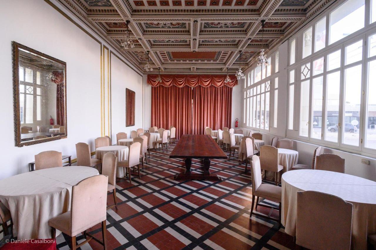 Le Grand Hotel Riccione Esterno foto