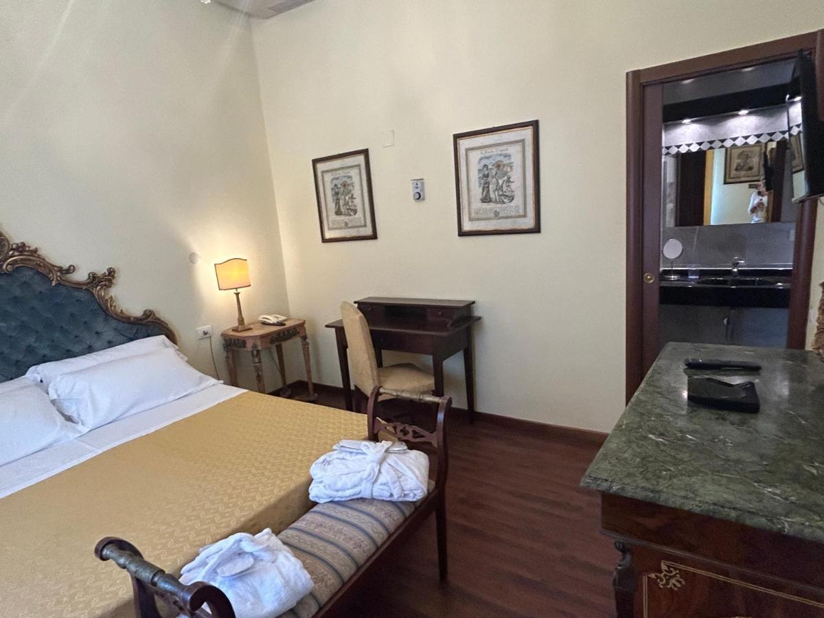 Le Grand Hotel Riccione Esterno foto
