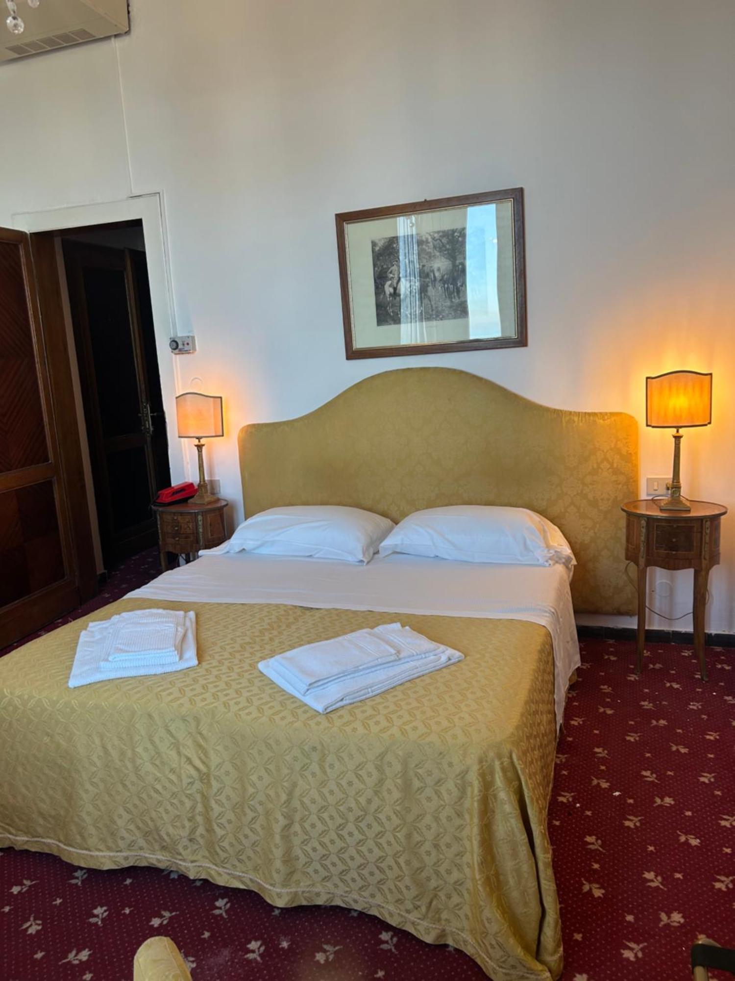 Le Grand Hotel Riccione Esterno foto