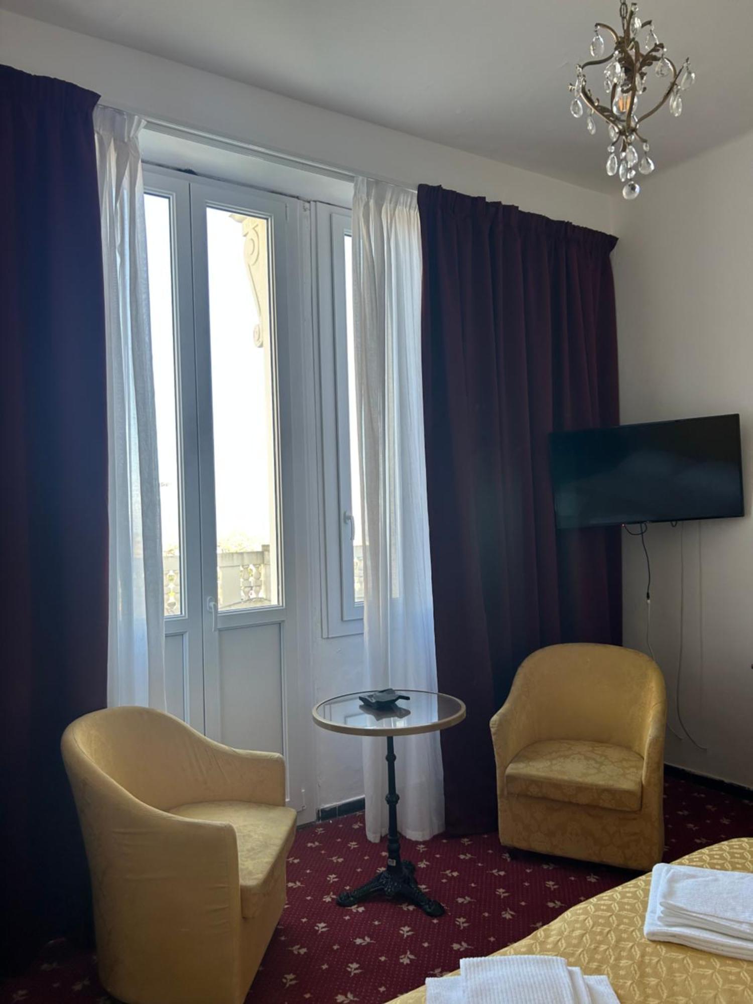 Le Grand Hotel Riccione Esterno foto